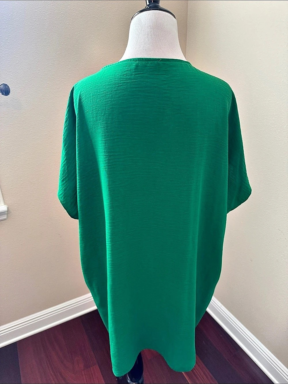Green V-Neck Tunic - Picture 4 of 6